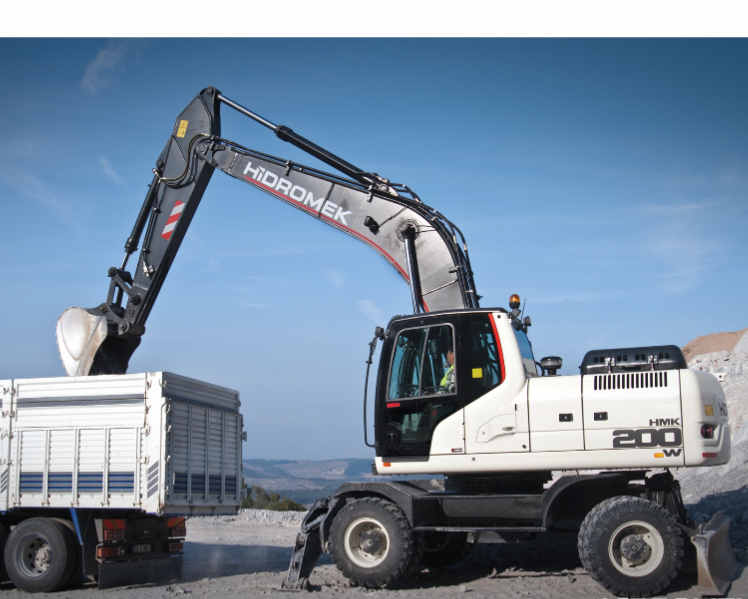 Pelles sur pneus HMK200W