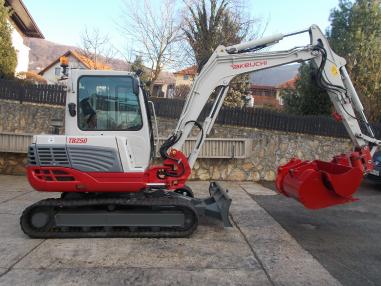 mini pelle TB250 TAKEUCHI